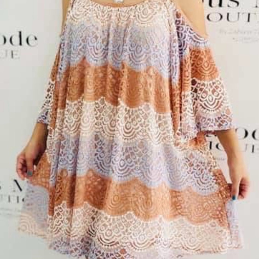 Chic Lace Cold-Shoulder Dress in White and Tan